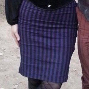 Striped pencil skirt with working side zippers